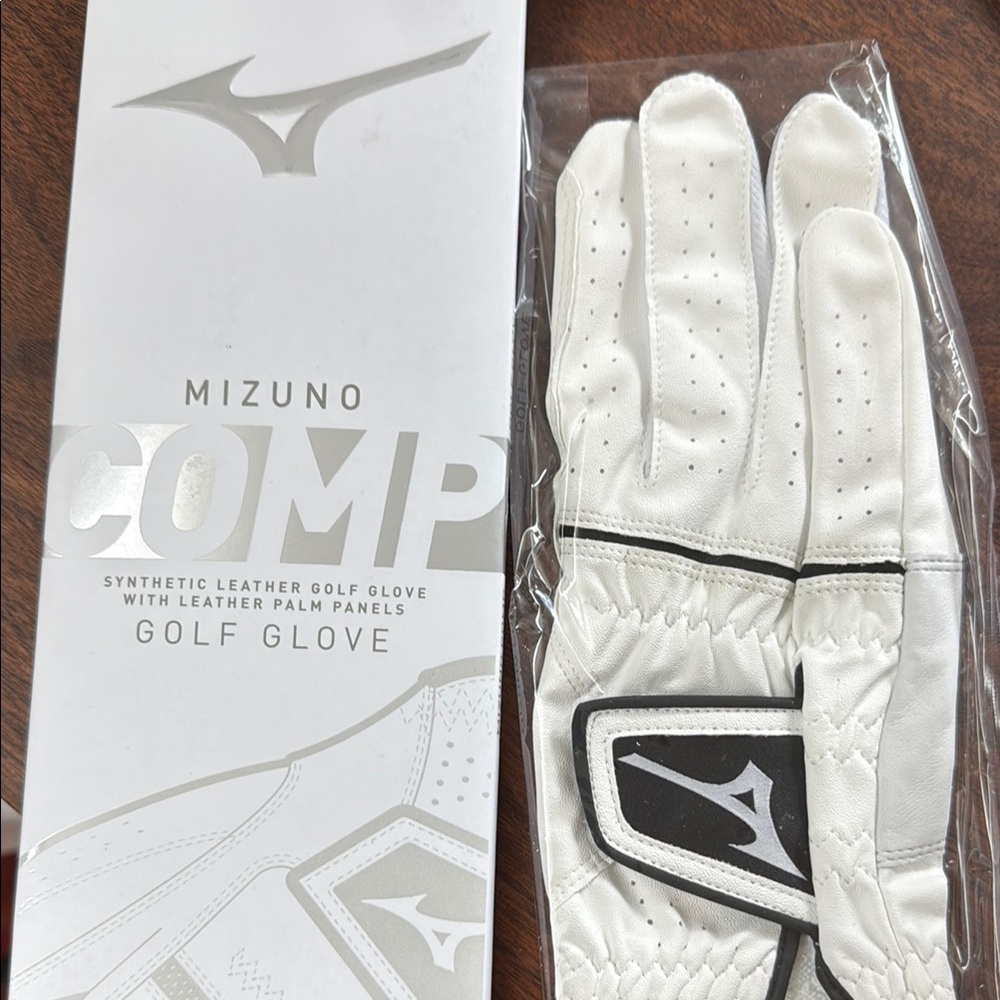 Mizuno Comp Golf Glove with Black Accents